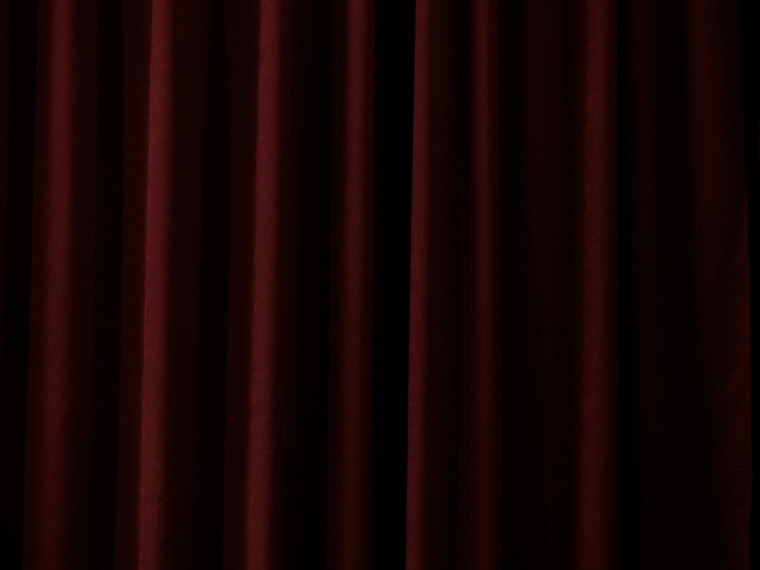 red curtain theater