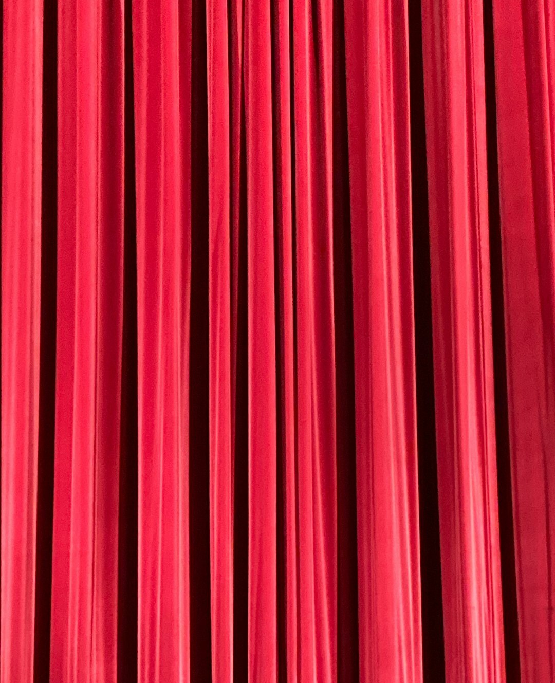 red curtain theater
